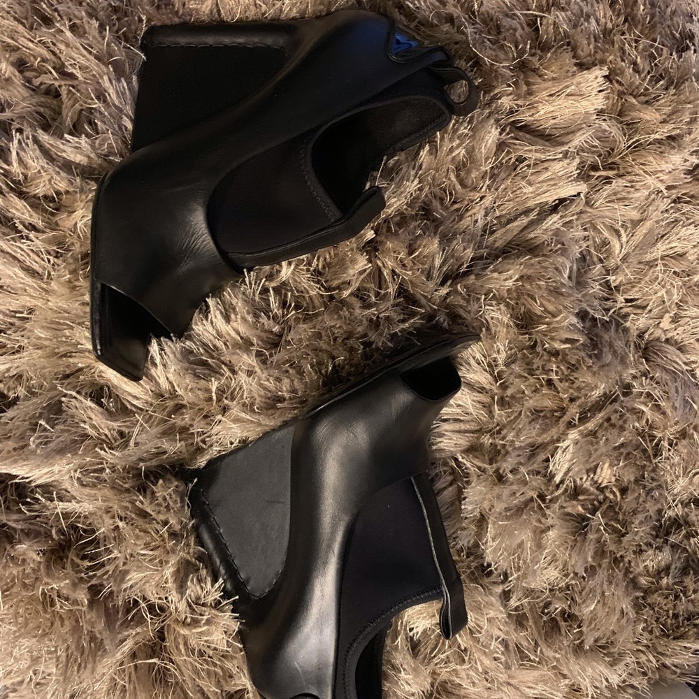 SOLD!!! 💦Wedged between fashion and fashion💦